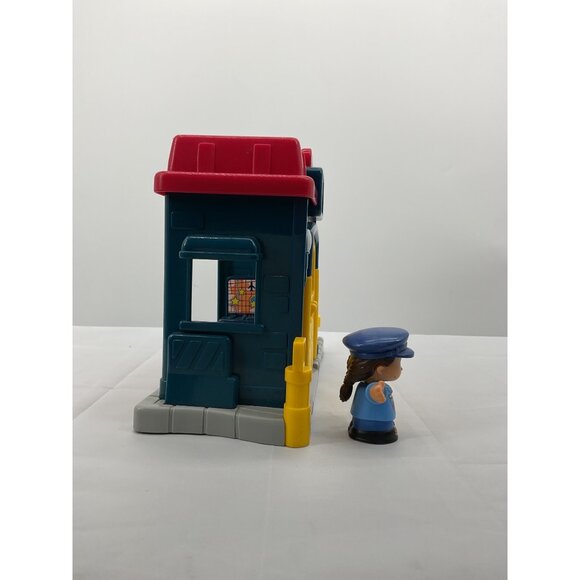 Fisher Price Little People Police Station and Police Officer - Picture 2 of 4